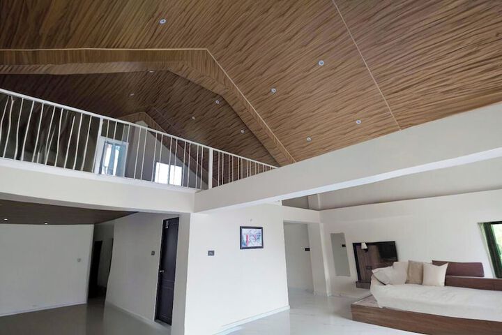 Room 4 of 6