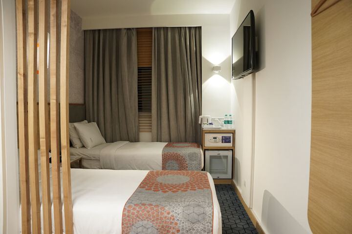 Room 5 of 61