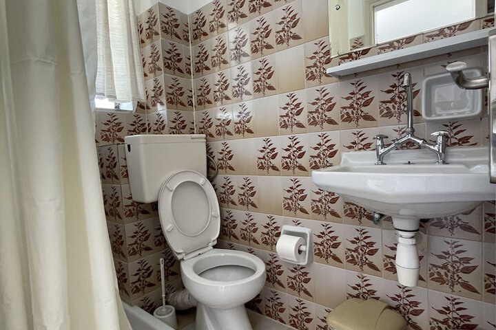 Room 105 of 121
