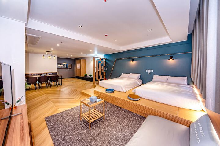 Room 16 of 34