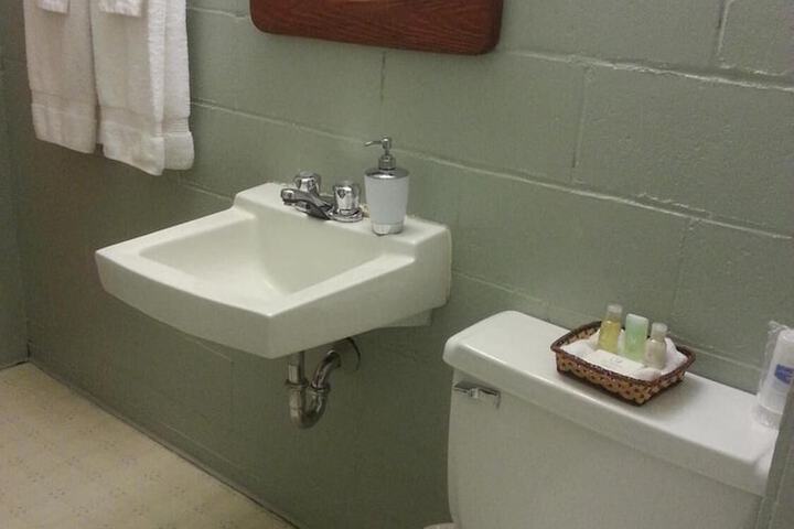 Room 12 of 18