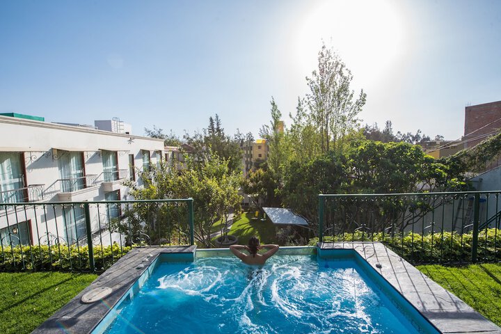Hotel Pool