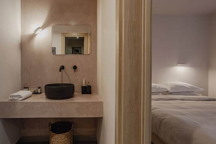 Room 25 of 87