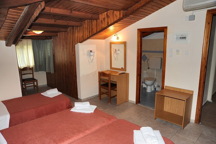 Room 38 of 82