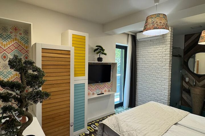 Room 13 of 25