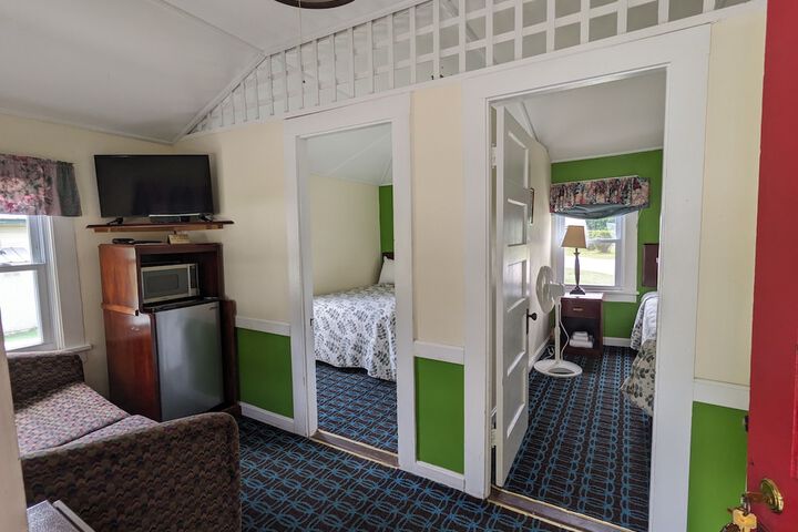 Standard Room, King or Two Doubles (4 of 10)