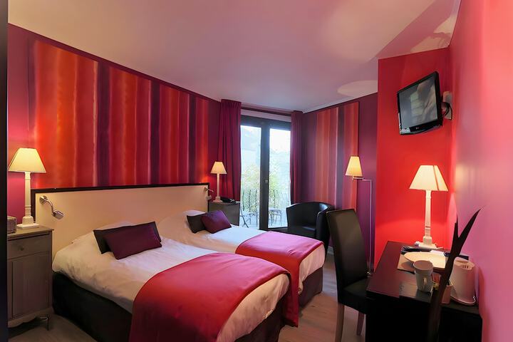 Room 21 of 42