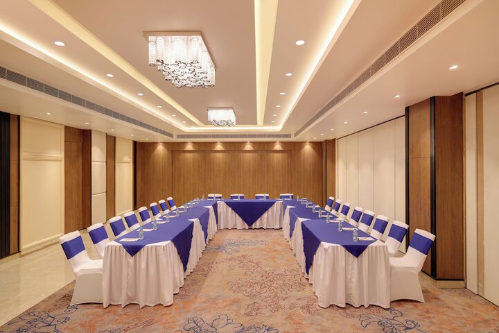 Ballroom/Hall 63 of 70