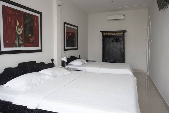 Room 3 of 48