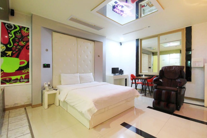 Room 19 of 33