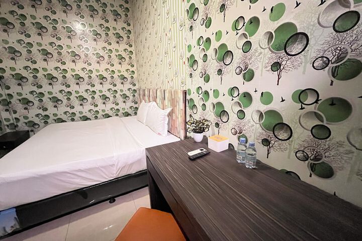 Room 8 of 22