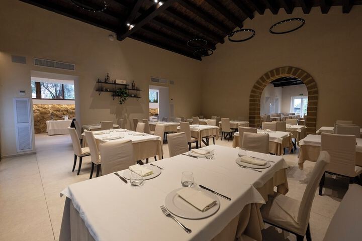 Dining 78 of 108