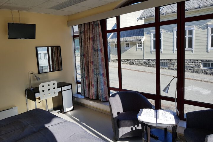 Room 6 of 7
