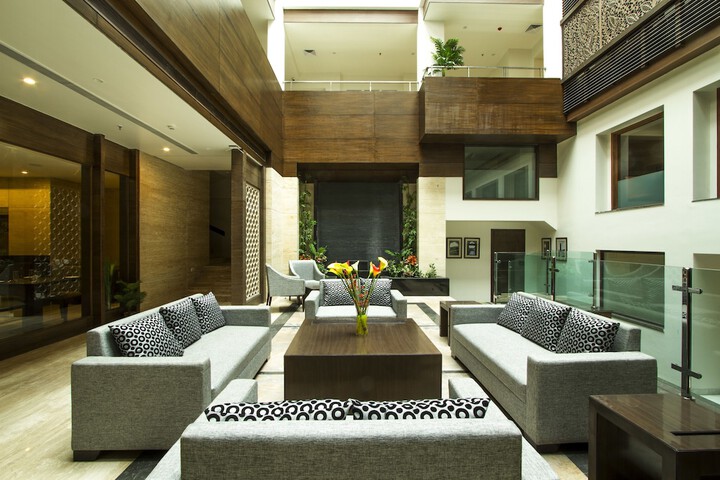 Entrance & Lobby