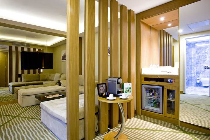 Room 3 of 30