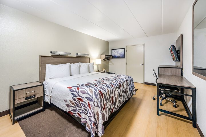 ADA Accessible Deluxe King (16 of 20)