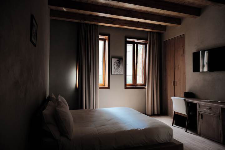 Room 22 of 93