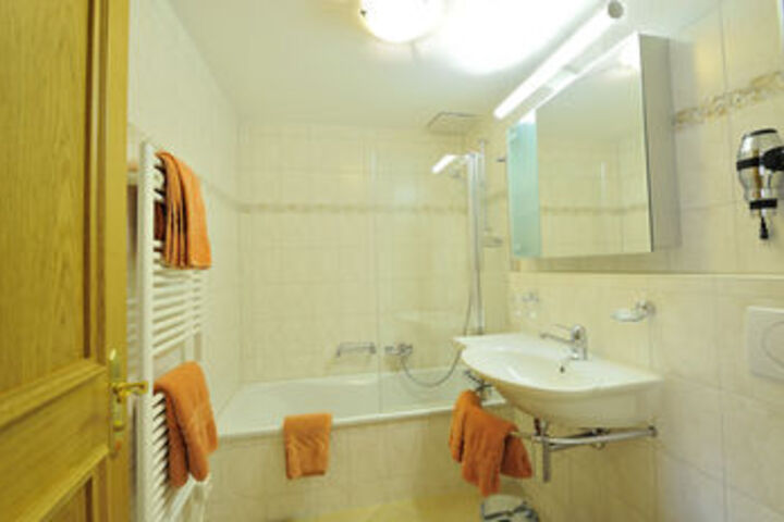 Room 7 of 73