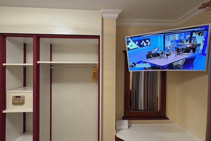 Room 95 of 266