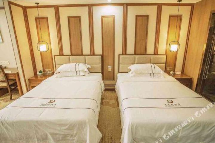 Jiu Ming Yue Hotel