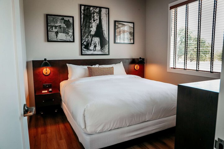 1 King Bed (4 of 20)