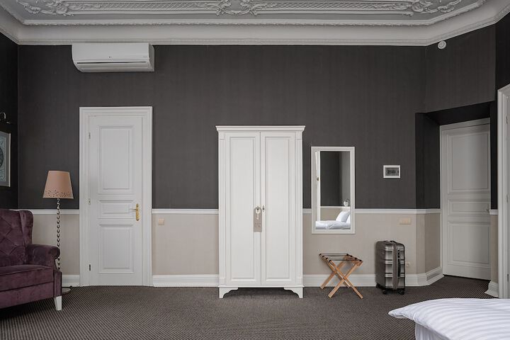 Room 20 of 99