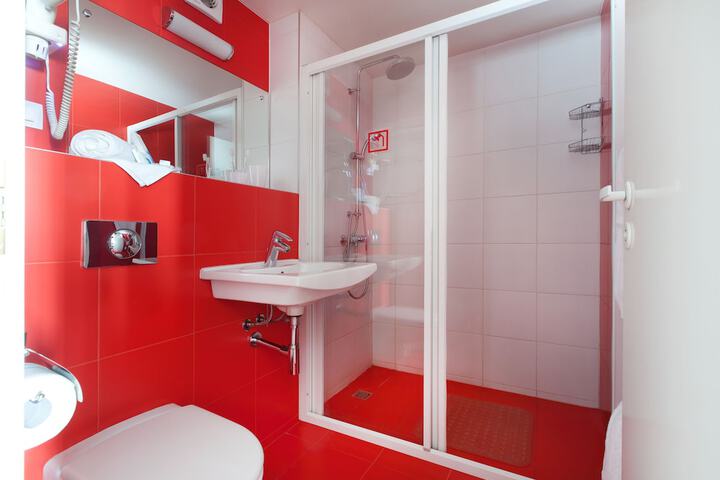 Room 29 of 53
