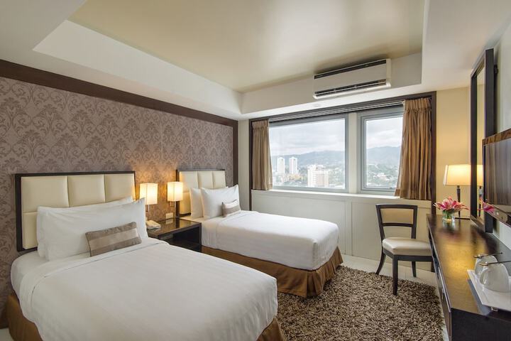 Room 10 of 25