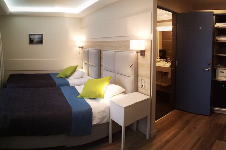 Room 13 of 66