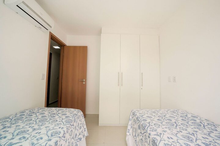 Room 6 of 42
