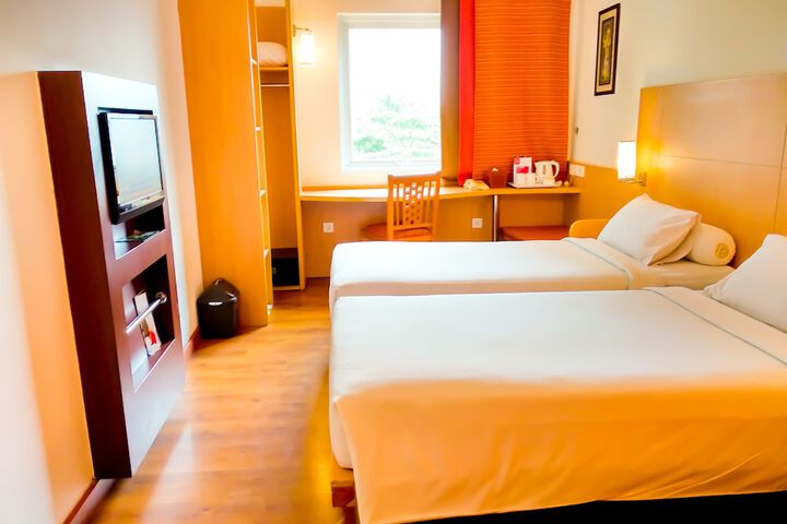 Room 3 of 31
