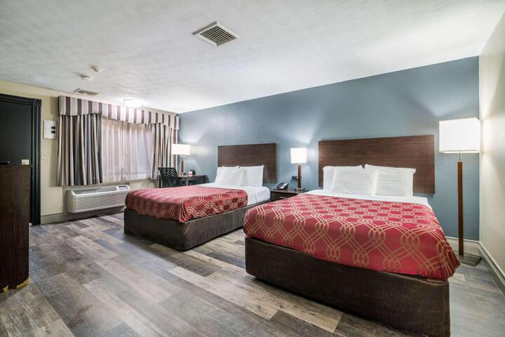 1 Queen Bed (11 of 46)