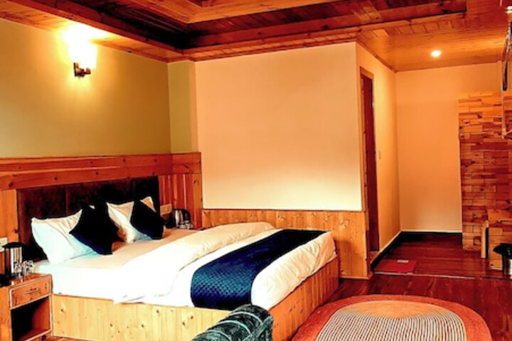 Room 6 of 15