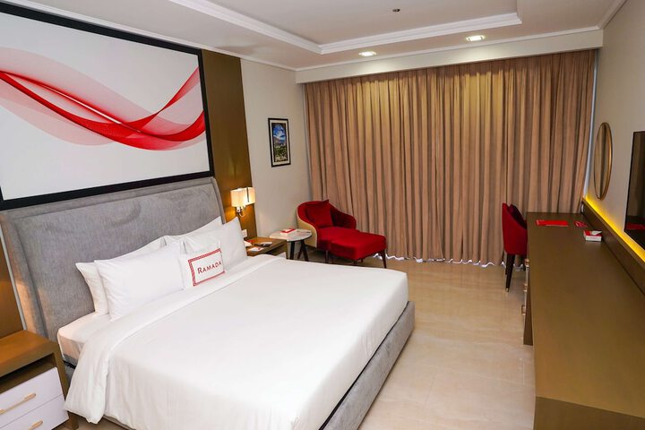 Room 4 of 30