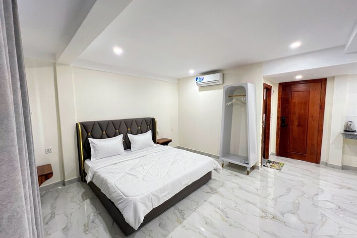 Room 6 of 31