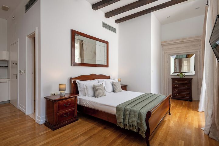 Room 3 of 32