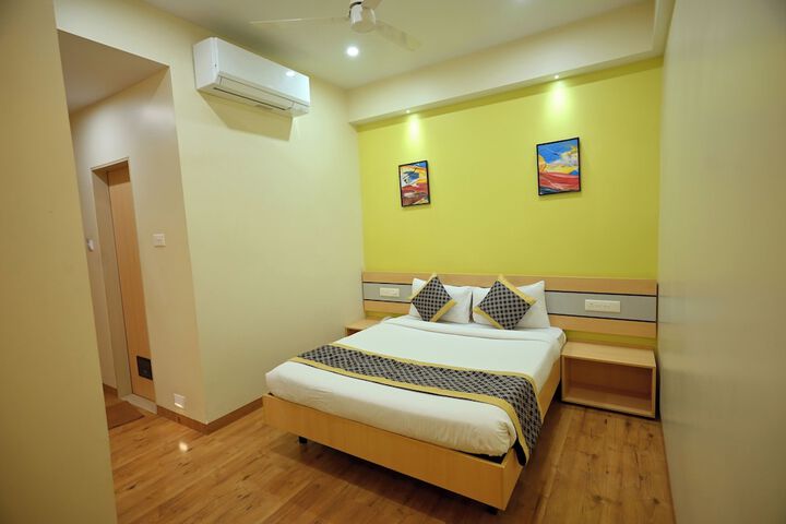 Room 13 of 16