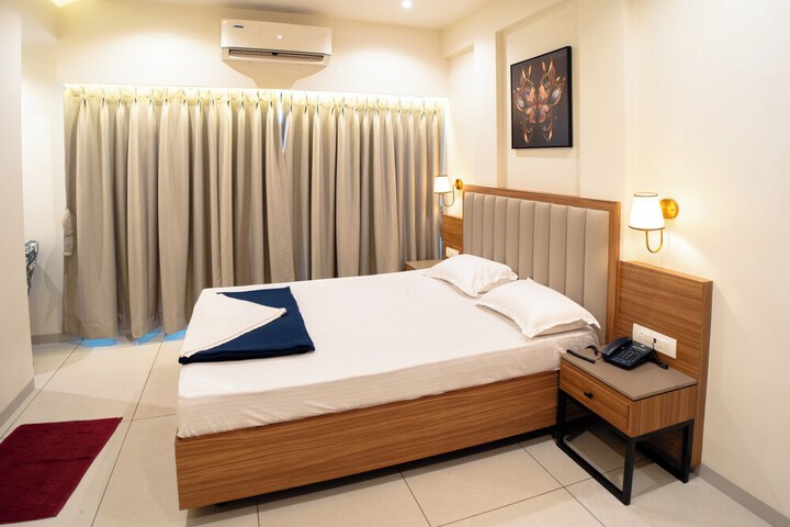 Room 10 of 25