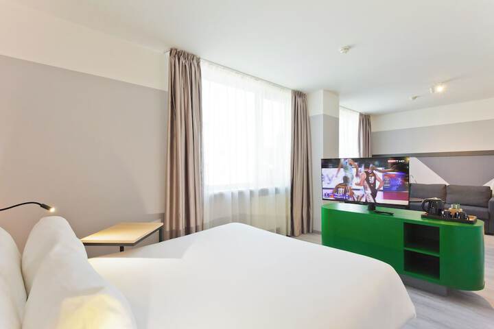 Room 5 of 43