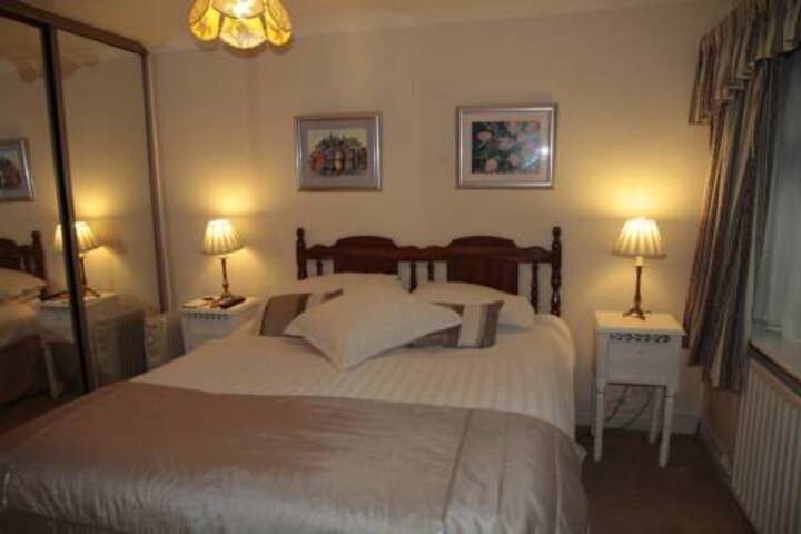 LICHFIELD HOTELS - AMBER HOUSE