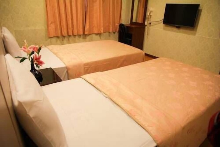 Room 10 of 13