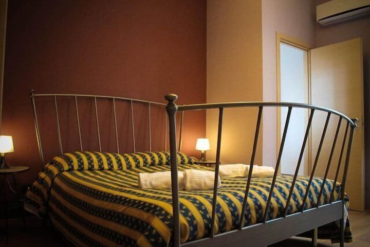 Room 27 of 47