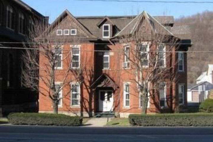 The Heritage House Inn Bed & Breakfast