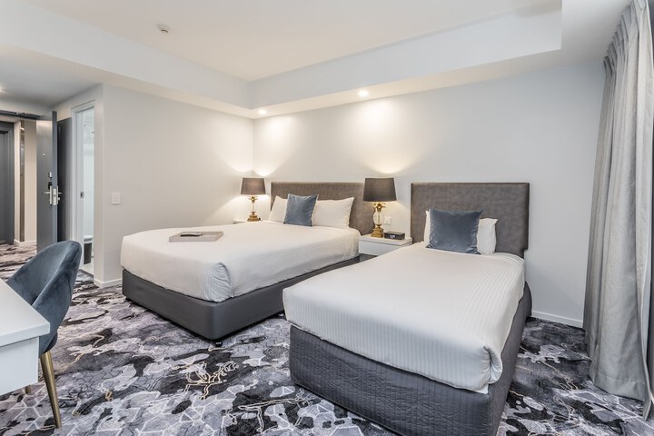Room 6 of 24