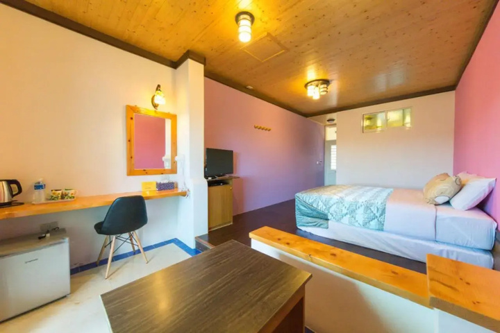 Room 3 of 7