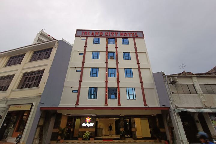 Capital O 90897 Island City Hotel