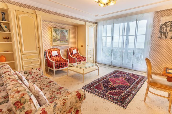 Room 8 of 28