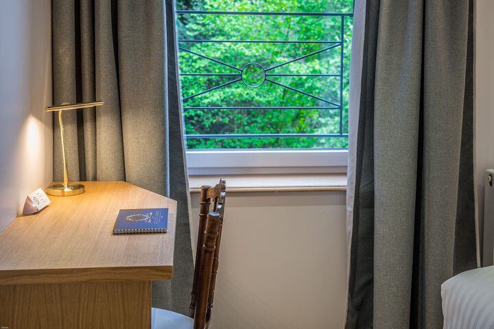 Room 15 of 34