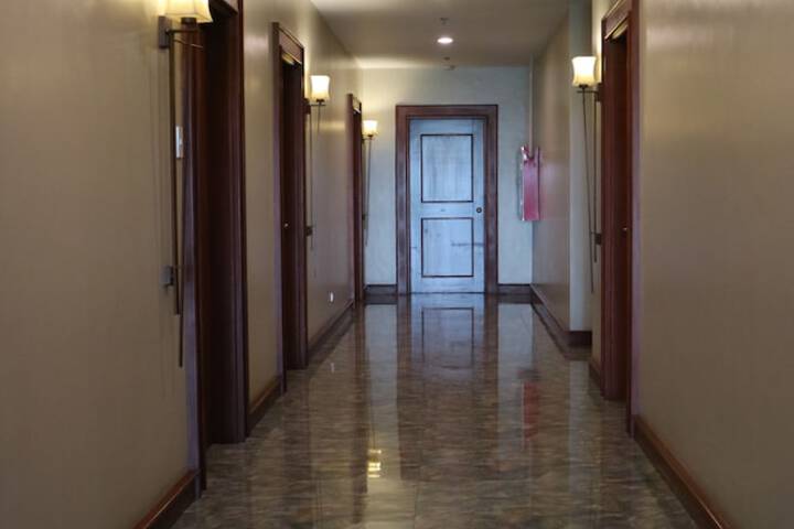 Ballroom/Hall 83 of 90