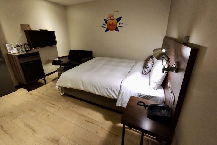 Room 17 of 32
